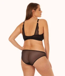 The T-Shirt Bra Trio: Toasted Almond/Jet Black/Smoke 9 The T-Shirt Bra Trio: Toasted Almond/Jet Black/Smoke -KIKIO Underwear Shop 4 on model back the tshirt bra trio multi