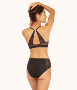 The Smooth Lace T-Shirt Bra: Jet Black -KIKIO Underwear Shop 4 on model back1 smooth lace t shirt bra jet black 2e4d422f 4da7 4d4c 8de8 86a5876d52f0